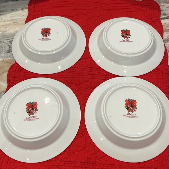 Dansk Nordic Holiday 8.75” Rimmed Soup Salad Bowls Christmas Tree Set of 4 - Picture 3 of 7